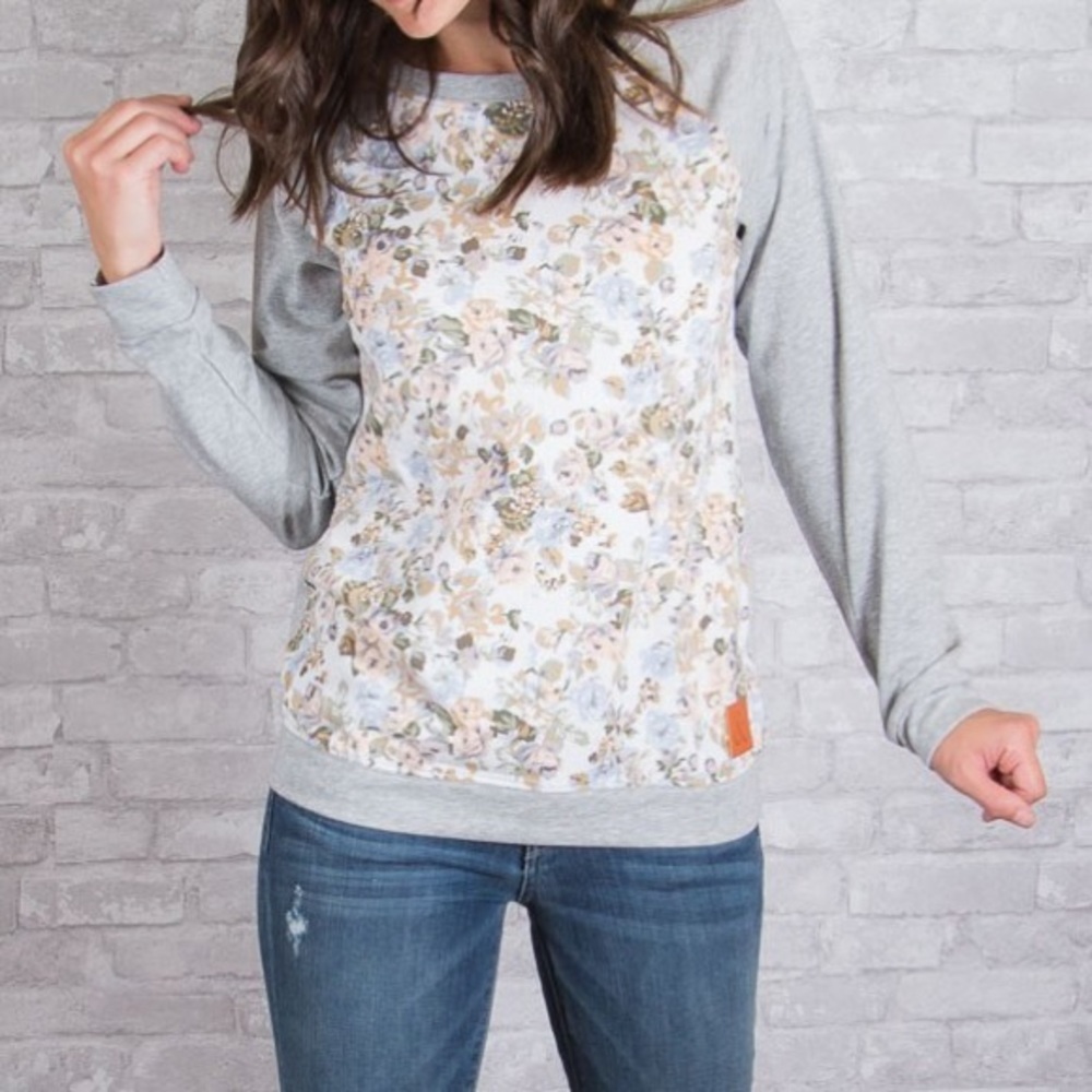 Raglan Style Floral pullover 🌻